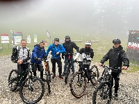 Team im Nebel